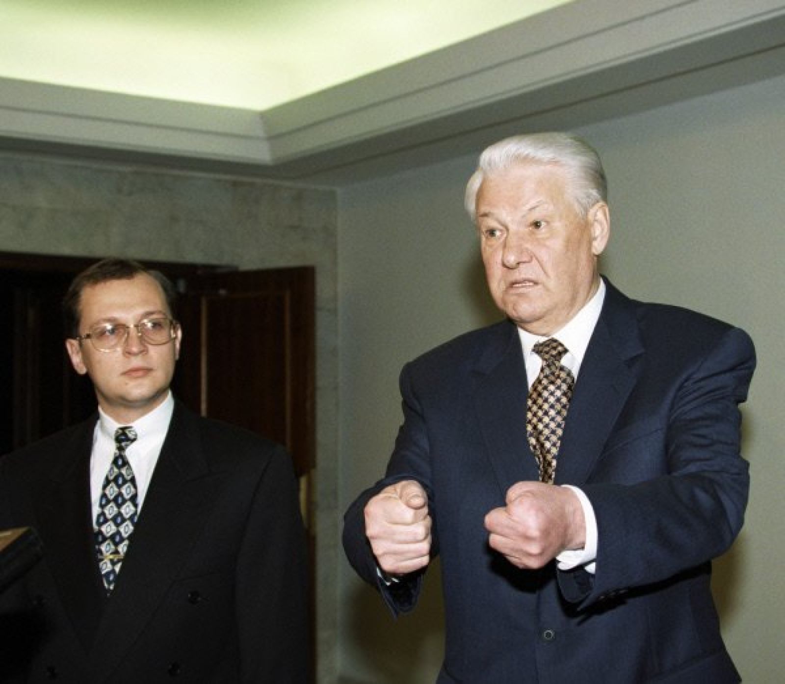 Премьер министр 90. Ельцин и Кириенко 1998.